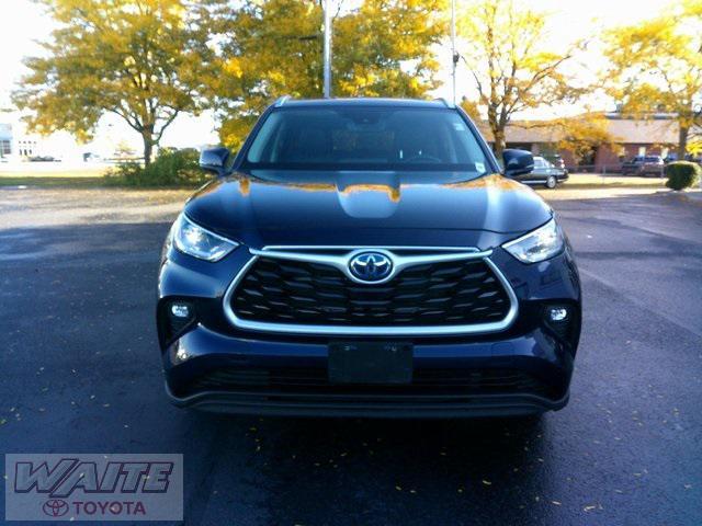 used 2021 Toyota Highlander Hybrid car, priced at $30,900