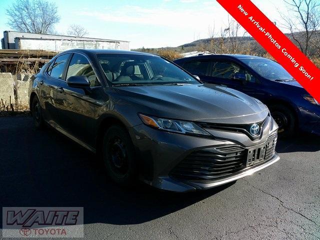 used 2018 Toyota Camry Hybrid car