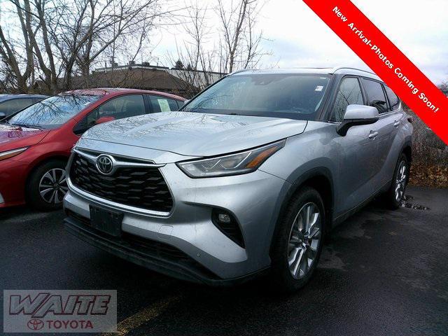 used 2022 Toyota Highlander car, priced at $37,800