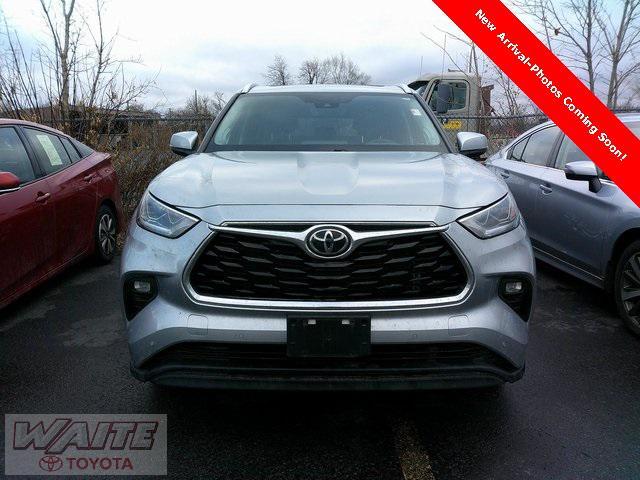 used 2022 Toyota Highlander car, priced at $37,800
