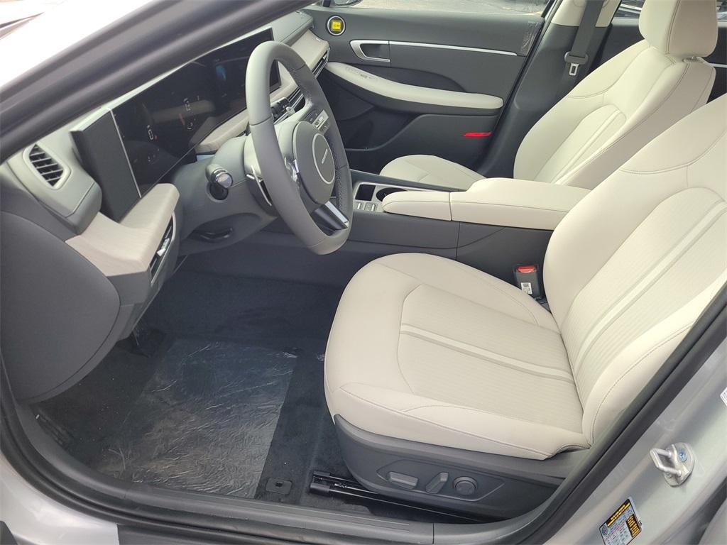 new 2025 Hyundai Sonata Hybrid car, priced at $31,246