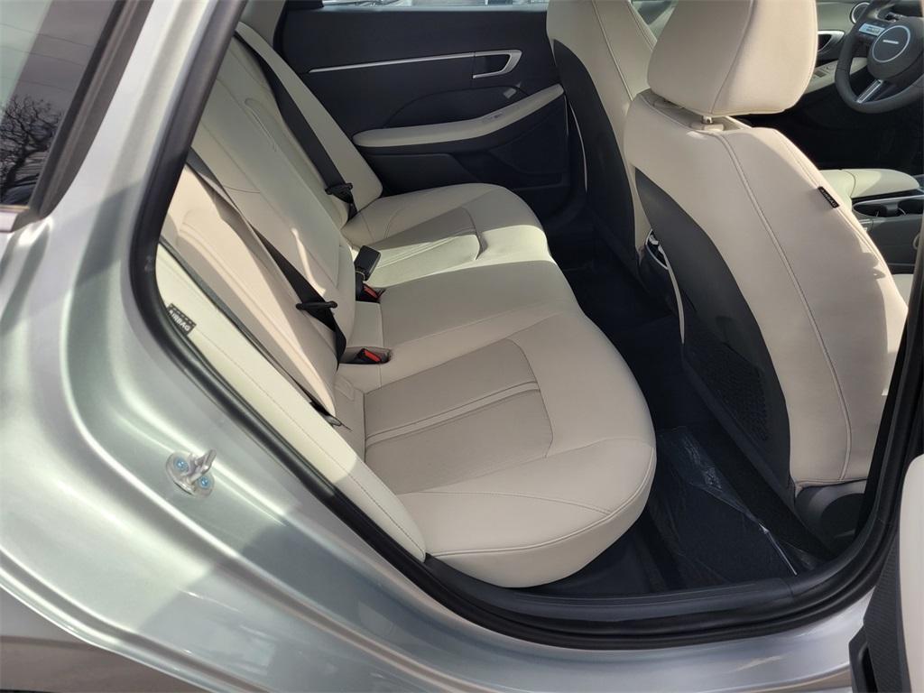 new 2025 Hyundai Sonata Hybrid car, priced at $31,246
