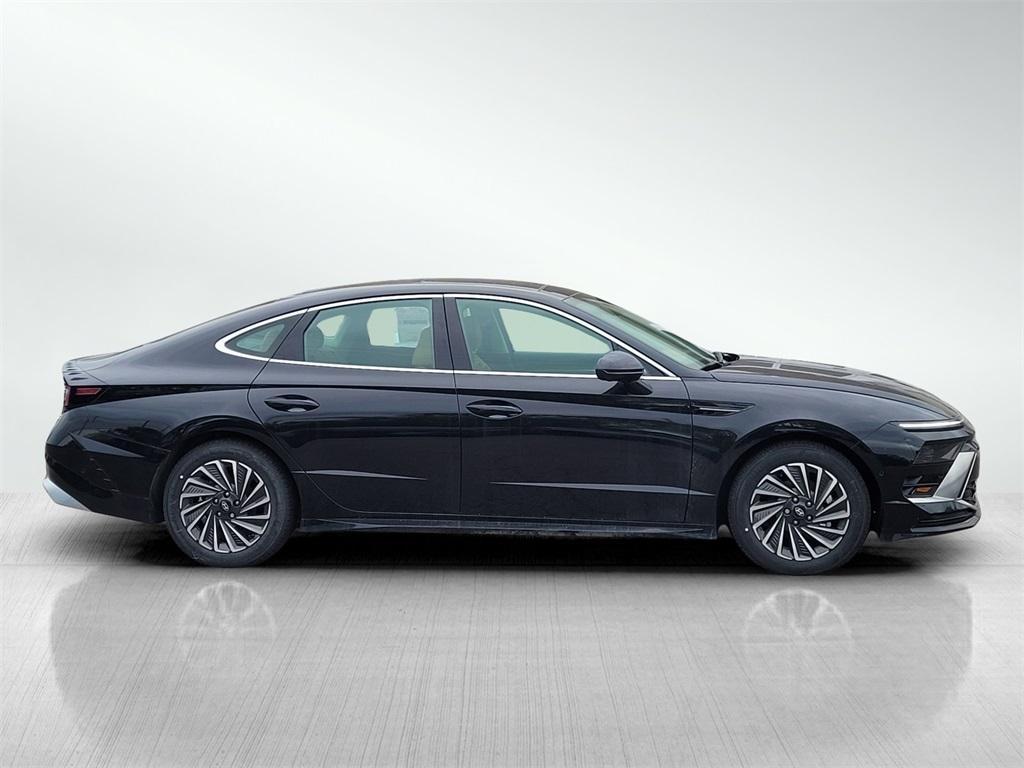 new 2025 Hyundai Sonata Hybrid car, priced at $37,022