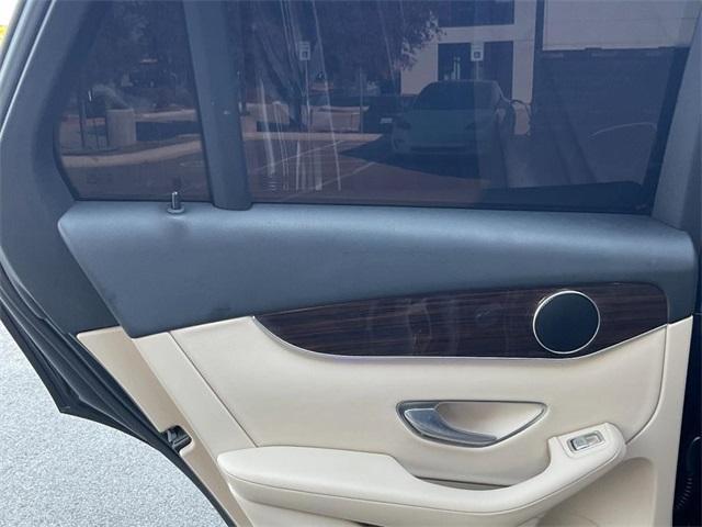 used 2020 Mercedes-Benz GLC 300 car