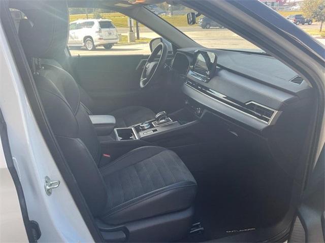 used 2024 Mitsubishi Outlander car, priced at $27,900
