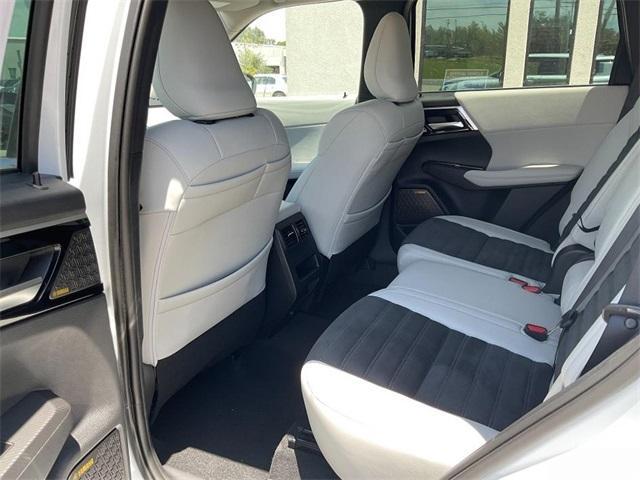 new 2025 Mitsubishi Outlander car, priced at $44,320