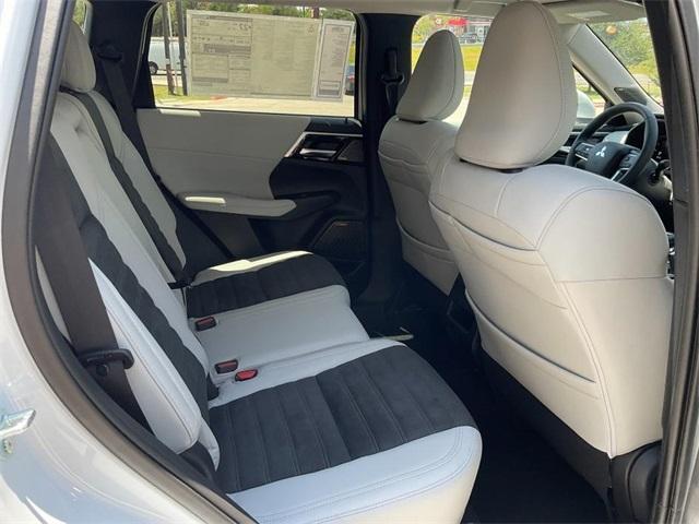 new 2025 Mitsubishi Outlander car, priced at $44,320