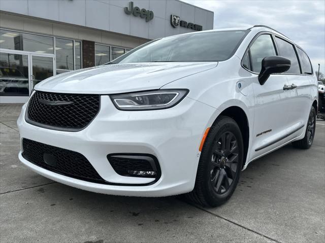 new 2024 Chrysler Pacifica Hybrid car, priced at $52,995