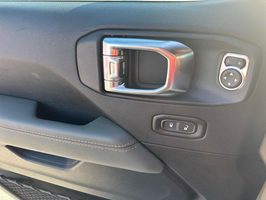 new 2025 Jeep Gladiator car, priced at $61,585