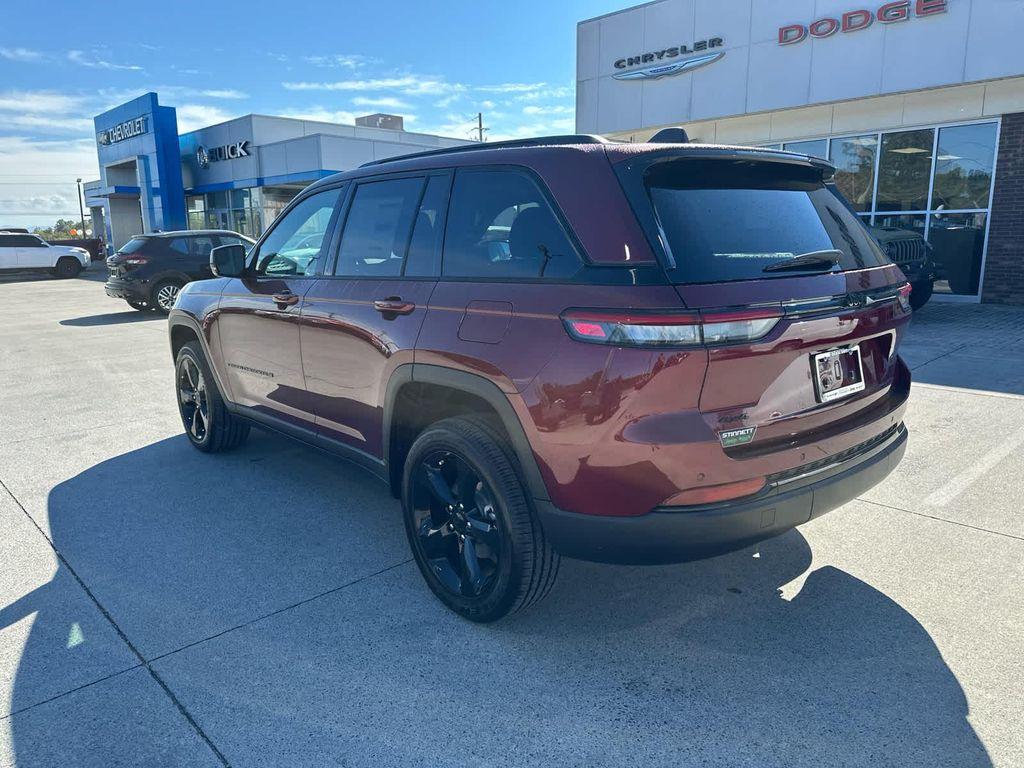 new 2025 Jeep Grand Cherokee car, priced at $45,995