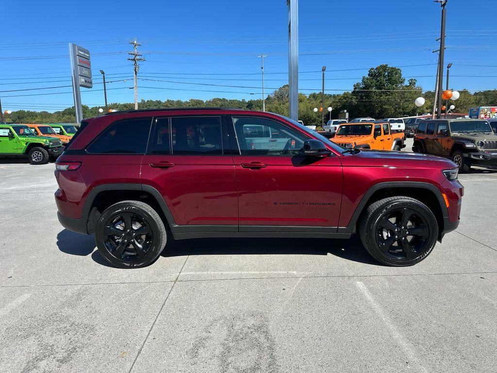 new 2025 Jeep Grand Cherokee car, priced at $45,995