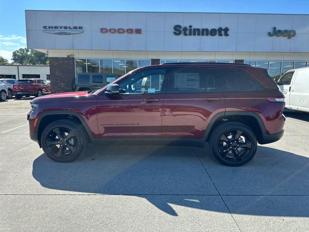 new 2025 Jeep Grand Cherokee car, priced at $45,995