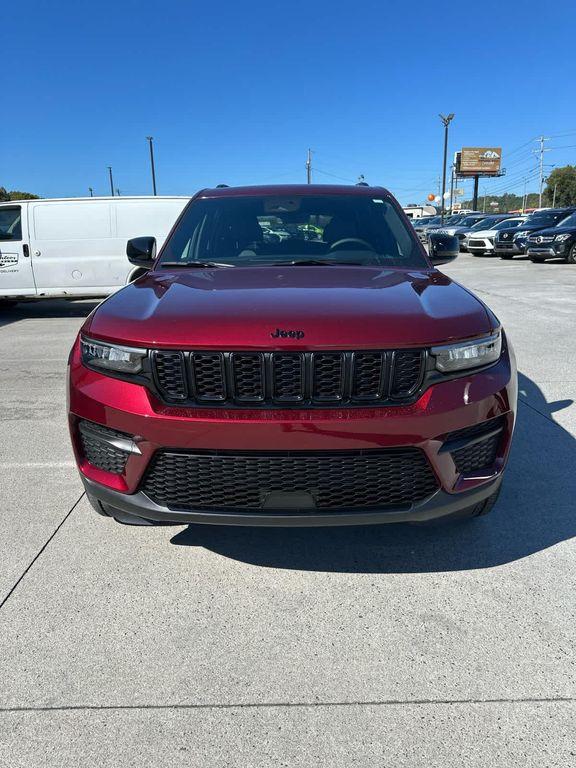 new 2025 Jeep Grand Cherokee car, priced at $45,995
