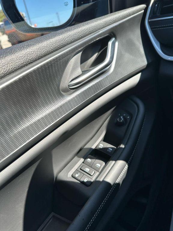 new 2025 Jeep Grand Cherokee car, priced at $45,995