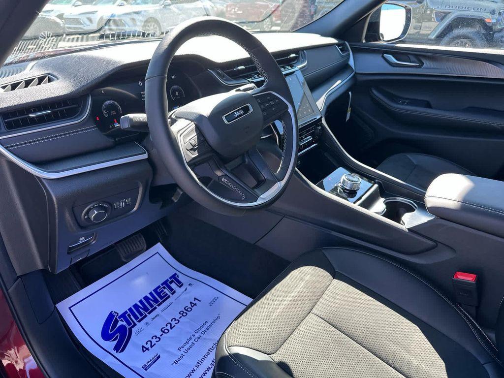 new 2025 Jeep Grand Cherokee car, priced at $45,995