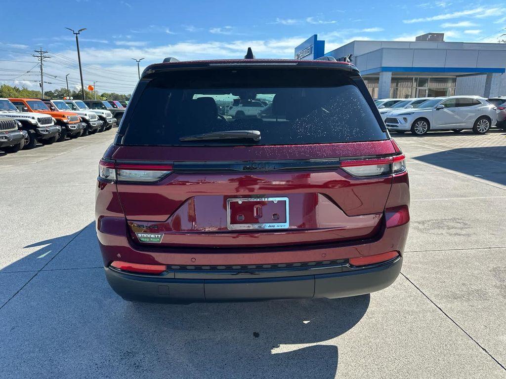 new 2025 Jeep Grand Cherokee car, priced at $45,995