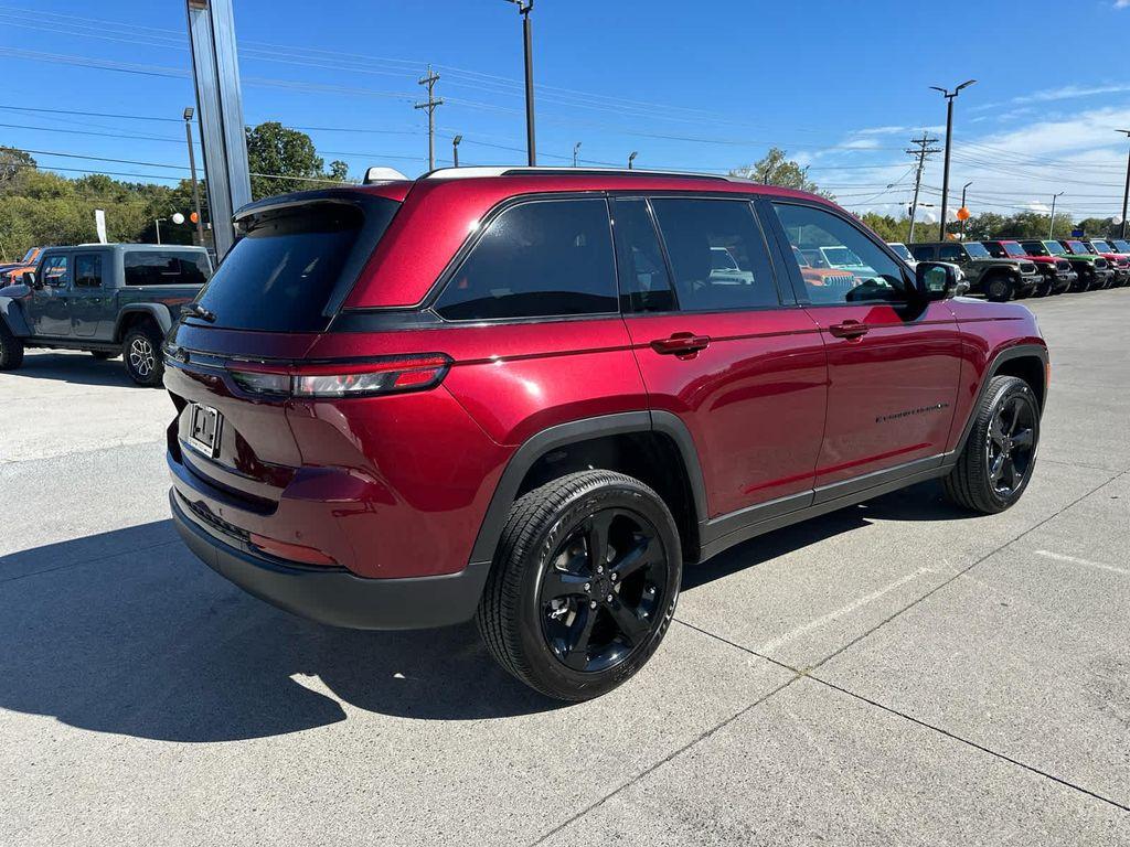 new 2025 Jeep Grand Cherokee car, priced at $45,995
