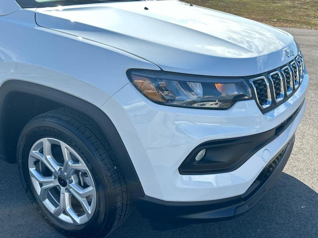 new 2025 Jeep Compass car, priced at $28,995