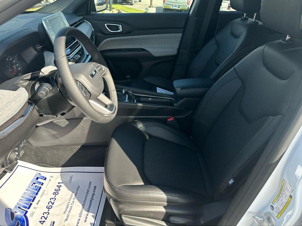 new 2025 Jeep Compass car, priced at $28,995