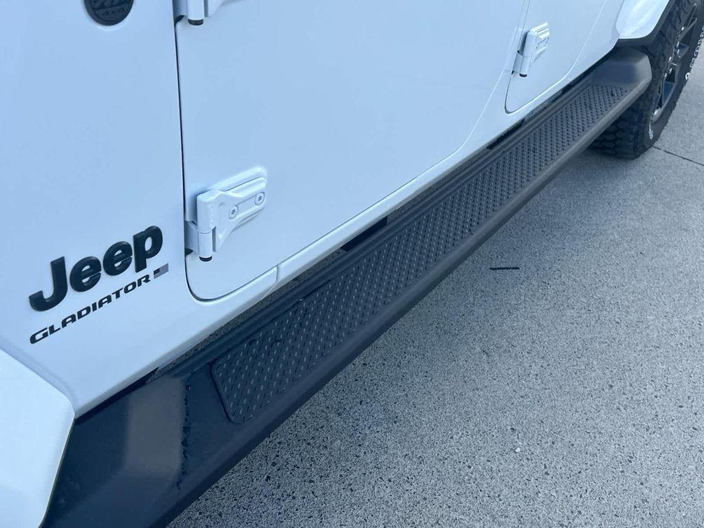 new 2025 Jeep Gladiator car, priced at $48,690