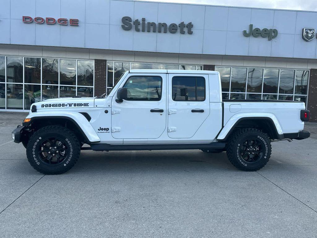 new 2025 Jeep Gladiator car, priced at $48,690