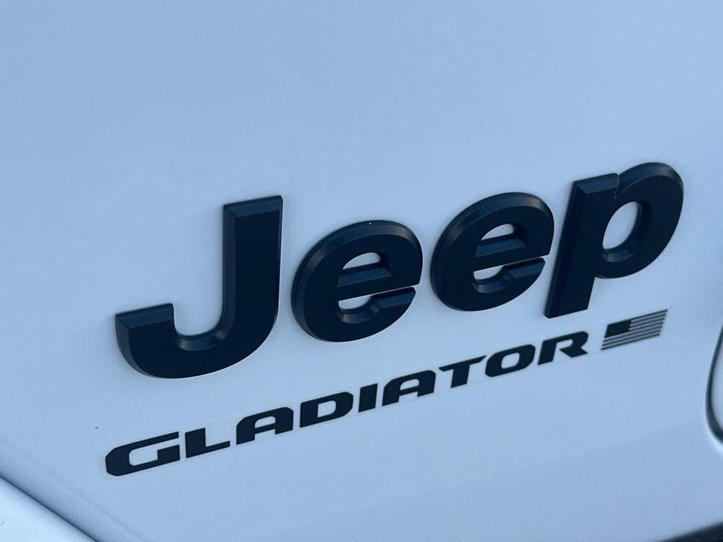 new 2025 Jeep Gladiator car, priced at $48,690