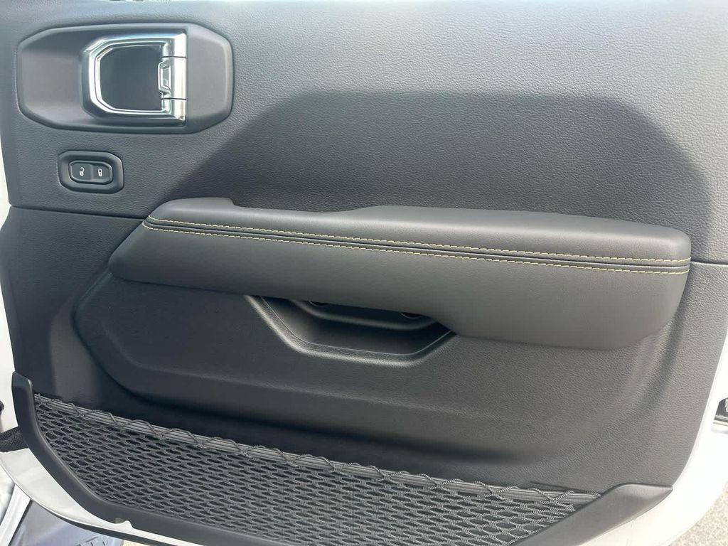 new 2025 Jeep Gladiator car, priced at $48,690