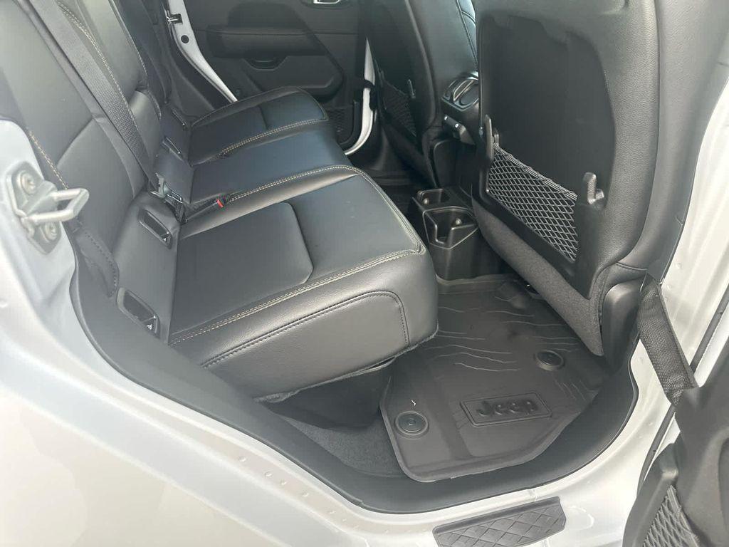 new 2025 Jeep Gladiator car, priced at $48,690