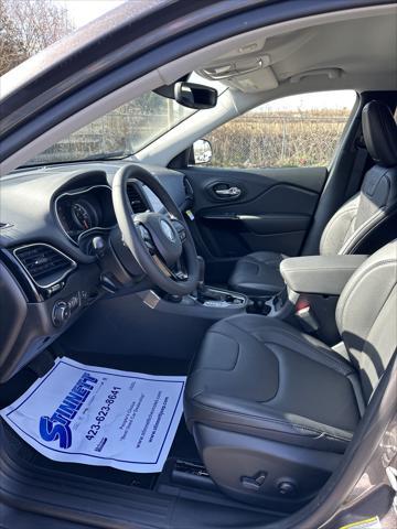 new 2023 Jeep Cherokee car, priced at $35,695