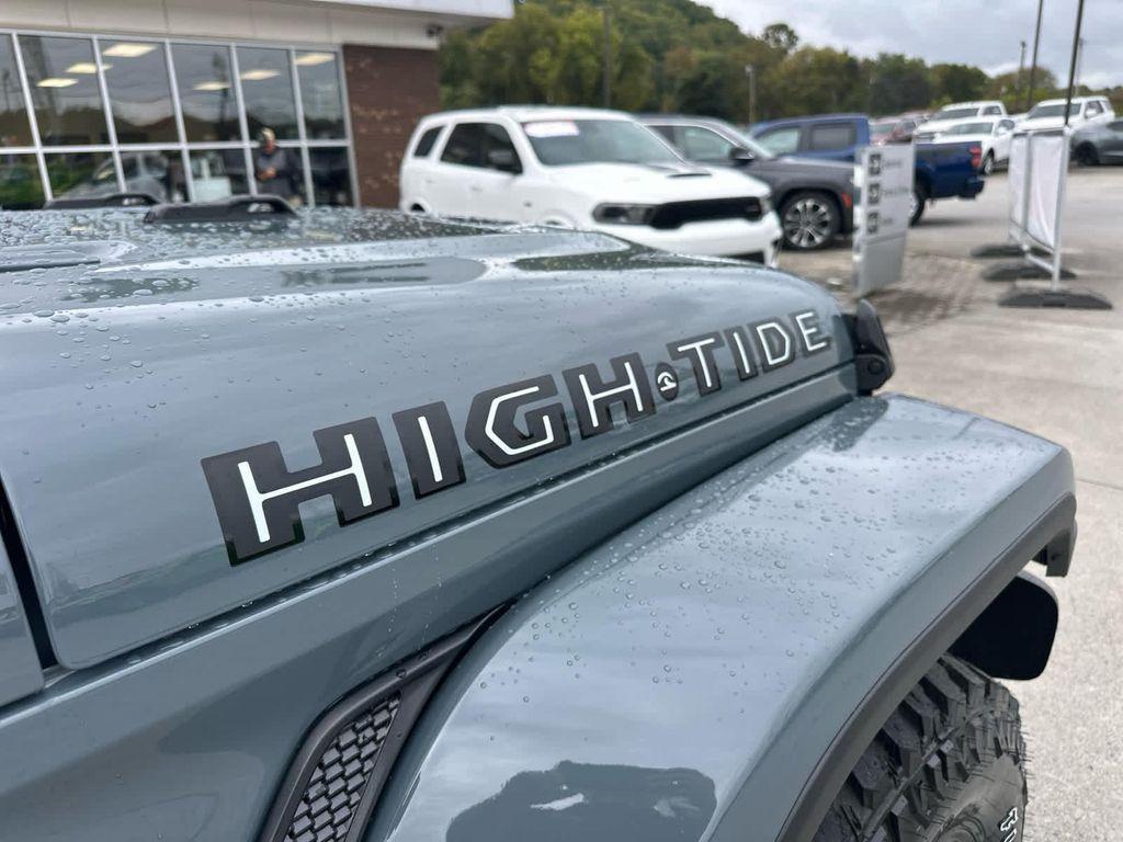 new 2025 Jeep Gladiator car, priced at $46,780