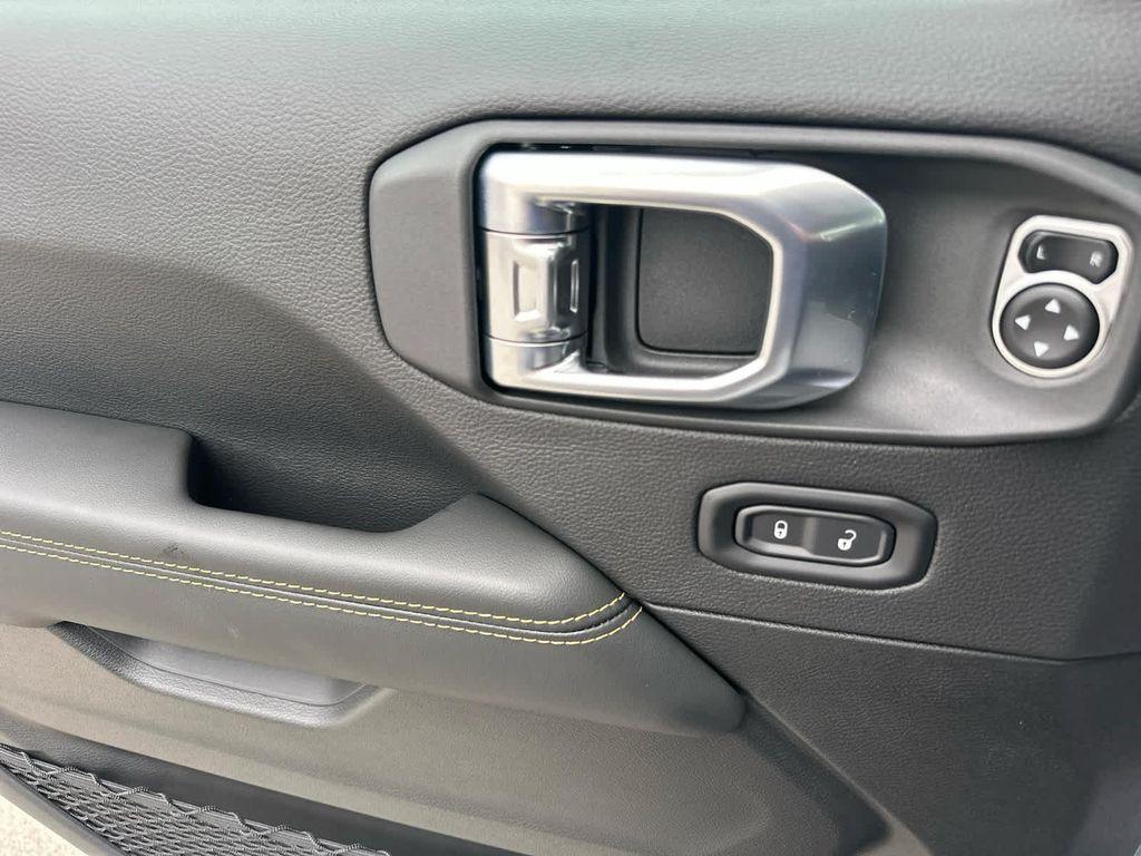 new 2025 Jeep Gladiator car, priced at $46,780