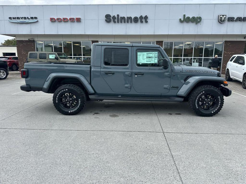 new 2025 Jeep Gladiator car, priced at $46,780