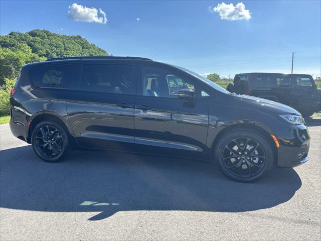 new 2024 Chrysler Pacifica car, priced at $49,995