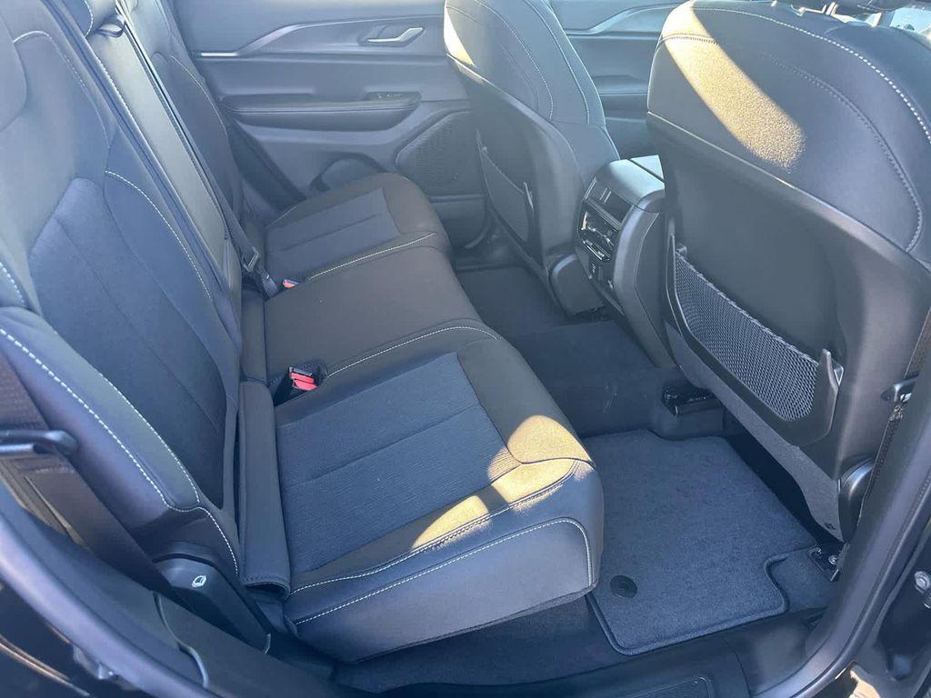 new 2025 Jeep Grand Cherokee car, priced at $41,995