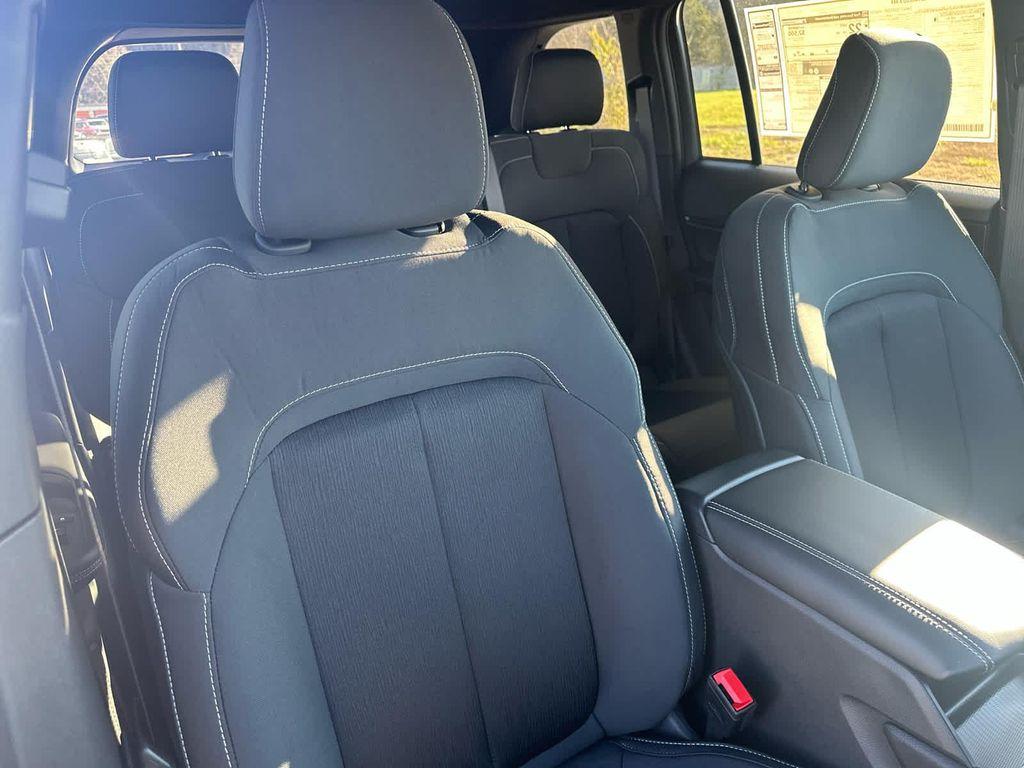 new 2025 Jeep Grand Cherokee car, priced at $41,995