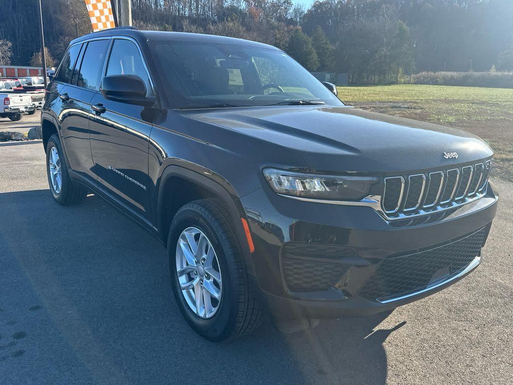 new 2025 Jeep Grand Cherokee car, priced at $41,995