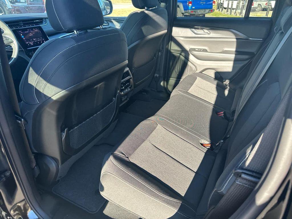 new 2025 Jeep Grand Cherokee car, priced at $41,995