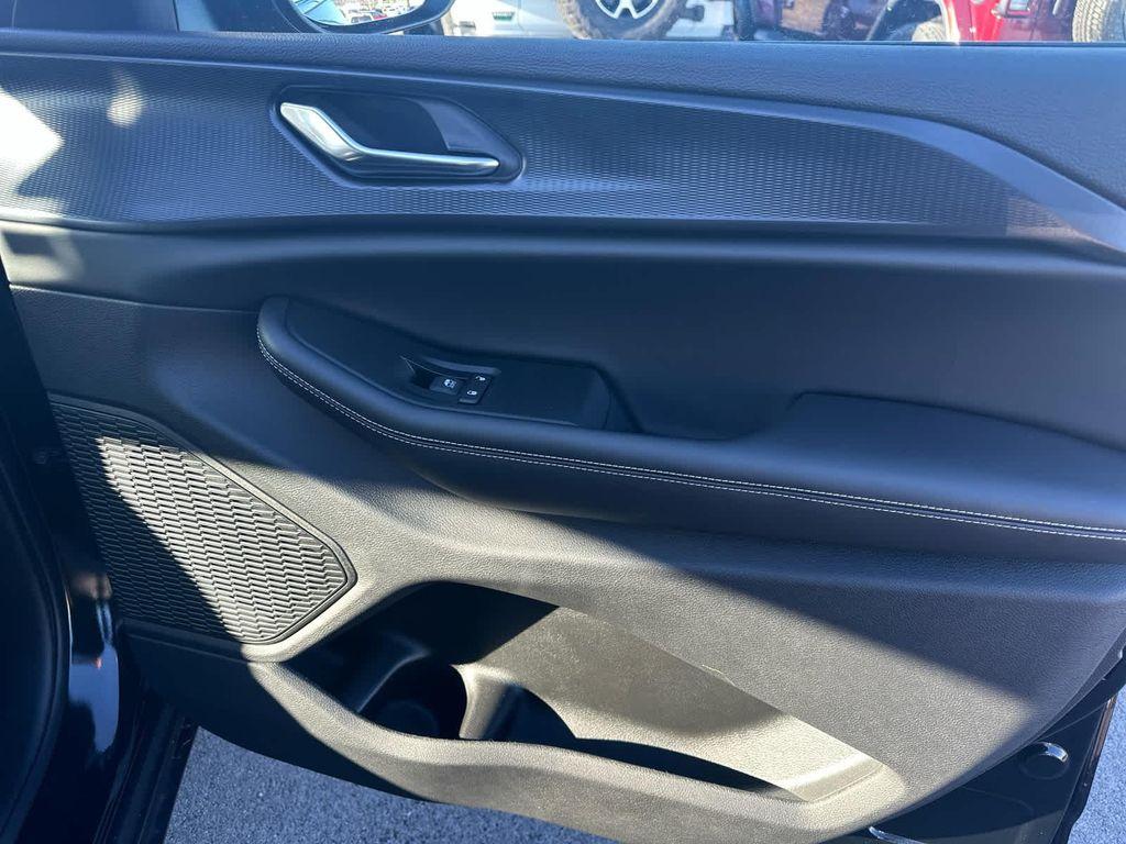 new 2025 Jeep Grand Cherokee car, priced at $41,995