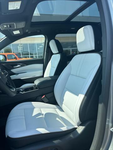 new 2025 Chevrolet Traverse car