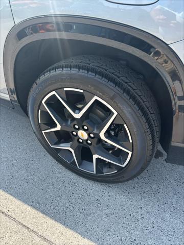 new 2025 Chevrolet Traverse car