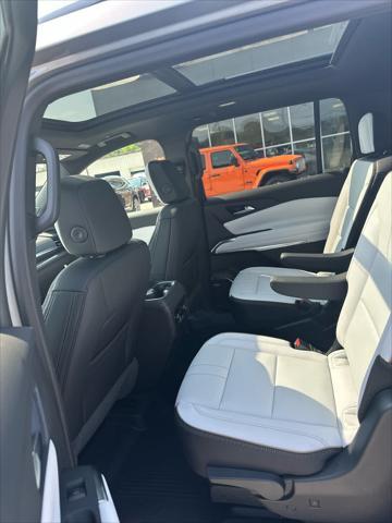 new 2025 Chevrolet Traverse car