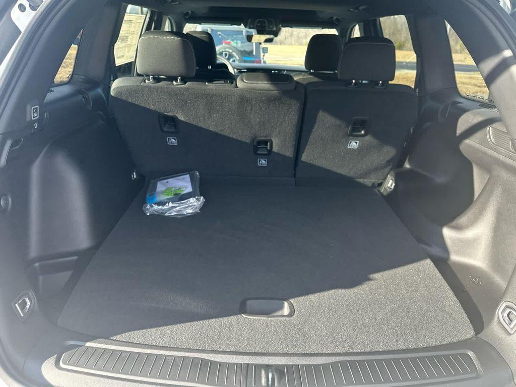 new 2025 Jeep Grand Cherokee car, priced at $41,575