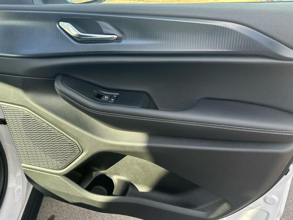 new 2025 Jeep Grand Cherokee car, priced at $41,575