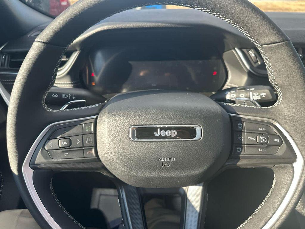 new 2025 Jeep Grand Cherokee car, priced at $41,575