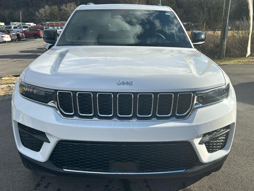 new 2025 Jeep Grand Cherokee car, priced at $41,575