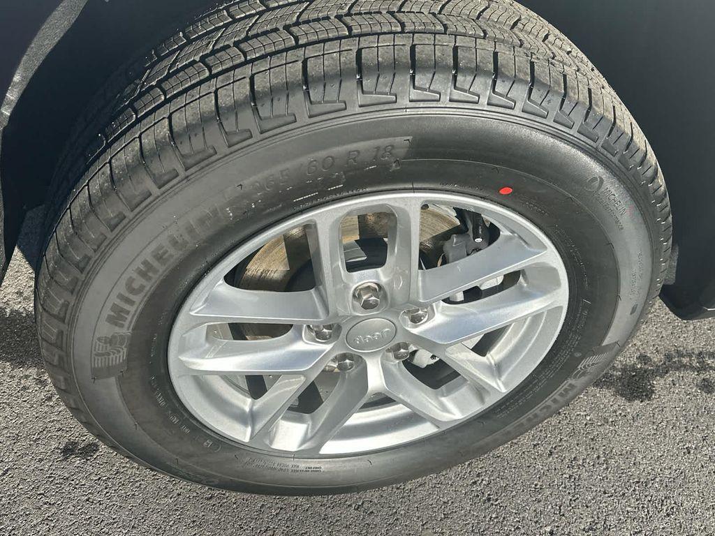 new 2025 Jeep Grand Cherokee car, priced at $41,575