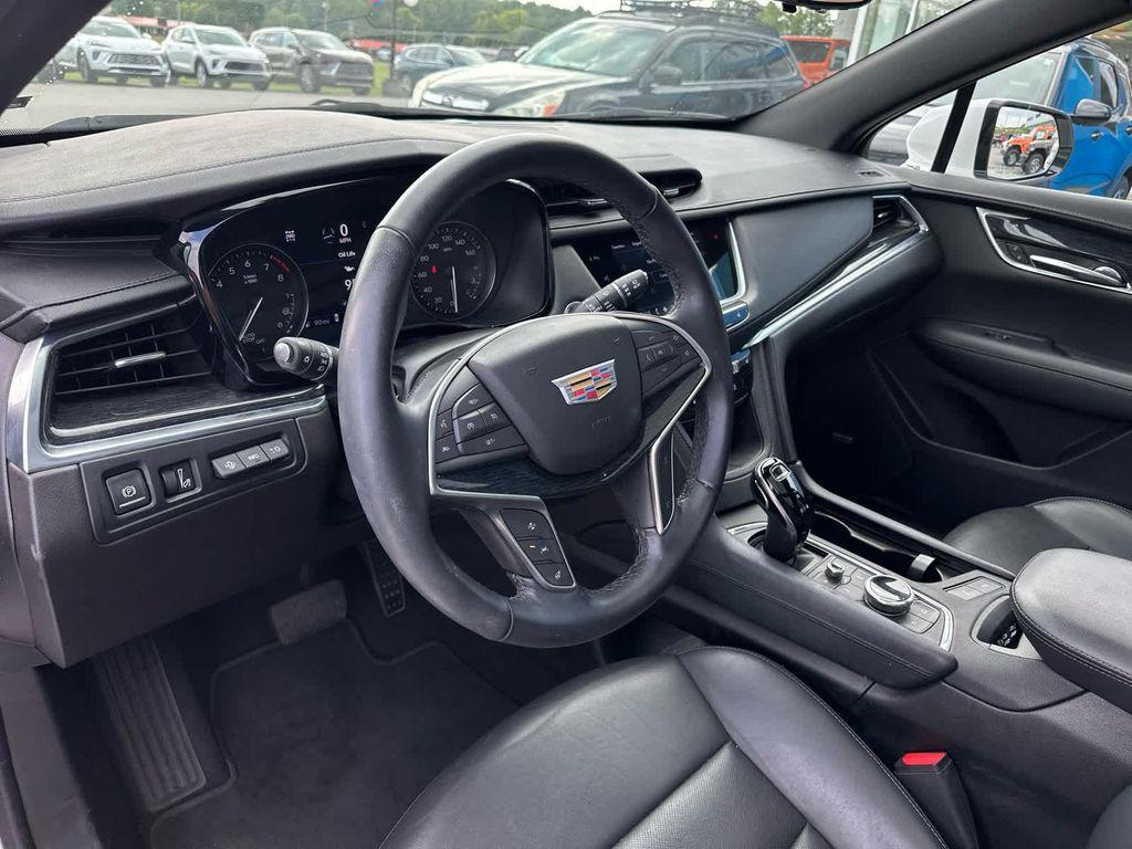 used 2022 Cadillac XT5 car, priced at $31,988