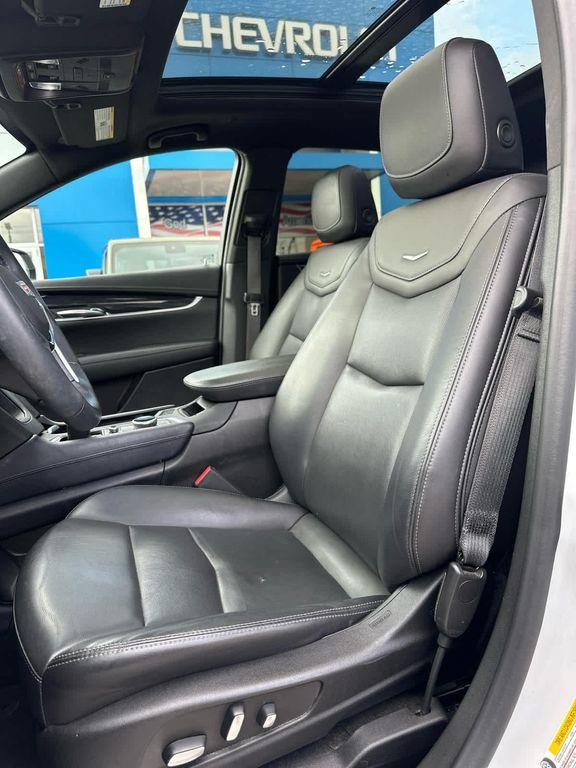 used 2022 Cadillac XT5 car, priced at $31,988