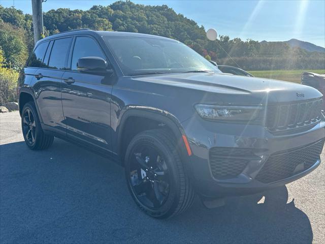 new 2025 Jeep Grand Cherokee car, priced at $46,175