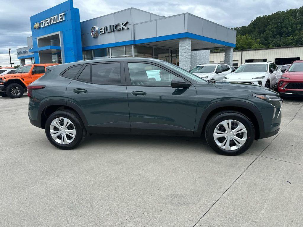 new 2025 Chevrolet Trax car, priced at $22,355